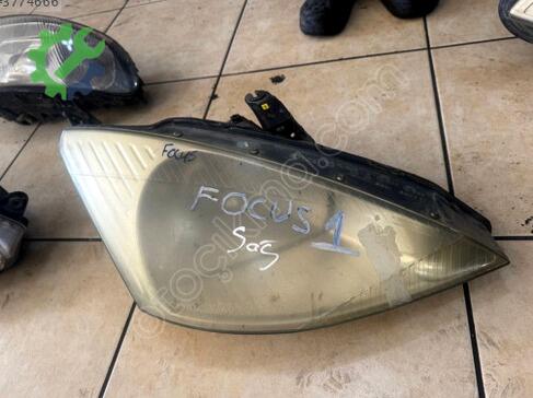Ford Focus Sağ Ön Far çıkma parça