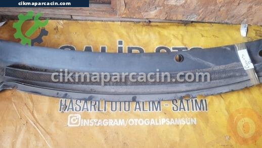 Ford Focus Ön Cam Izgarası çıkma parça