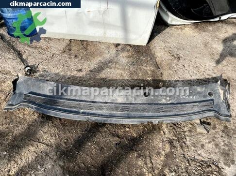 Ford Focus Ön Cam Izgarası çıkma parça