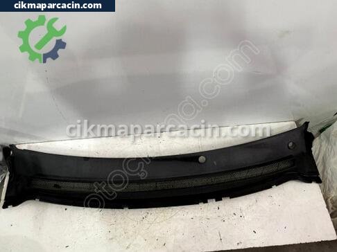 Ford Focus Ön Cam Izgarası çıkma parça