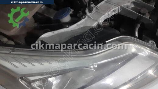 Ford Focus Sağ Ön Far çıkma parça