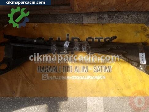Ford Focus Ön Cam Izgarası çıkma parça