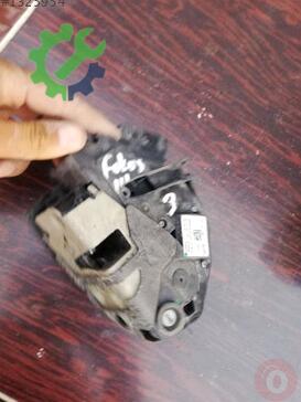 Ford Focus Sağ Arka Kapı Kilidi çıkma parça