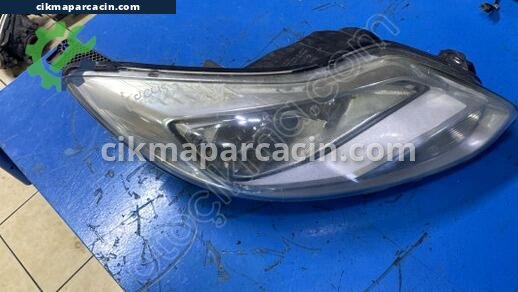 Ford Focus Sağ Ön Far çıkma parça