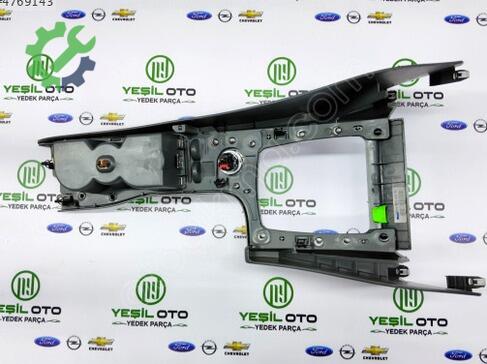 Ford Focus Orta Konsol 8M51A045M19 çıkma parça