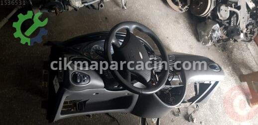 Ford Focus Torpido çıkma parça