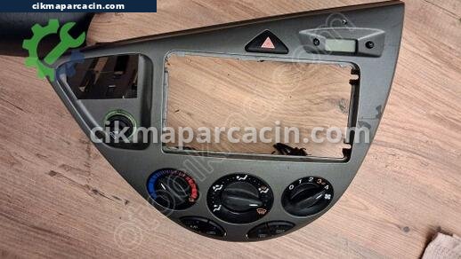 Ford Focus Orta Konsol çıkma parça