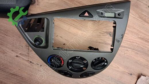 Ford Focus Orta Konsol çıkma parça