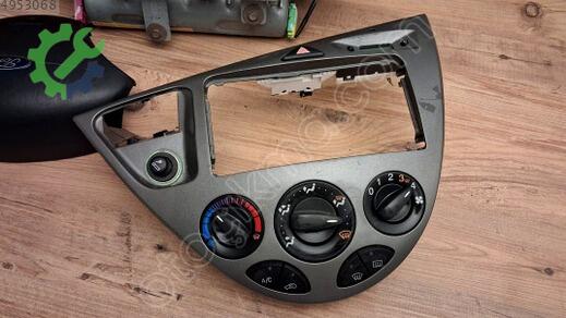 Ford Focus Orta Konsol çıkma parça