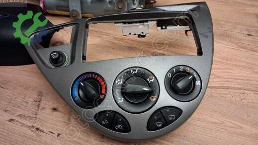Ford Focus Orta Konsol çıkma parça
