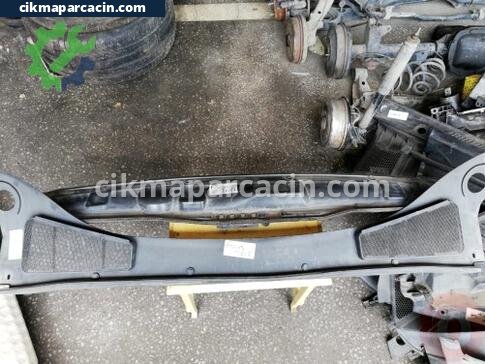 Ford Focus Ön Cam Izgarası çıkma parça