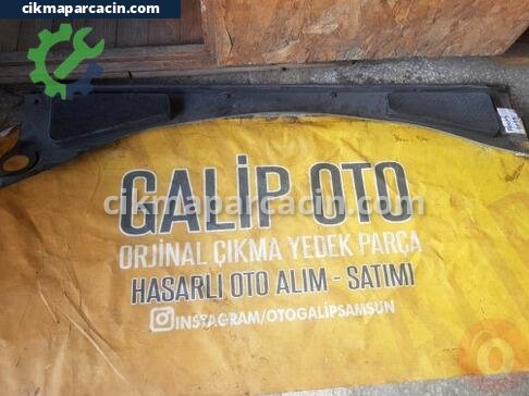 Ford Focus Ön Cam Izgarası çıkma parça