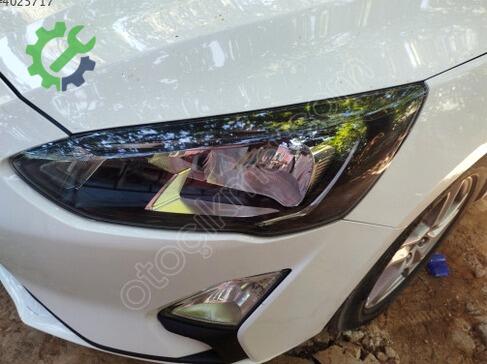 Ford Focus Sol Ön Far çıkma parça