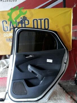 Ford Focus Sağ Arka Kapı Camı çıkma parça