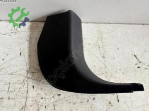 FORD FOCUS SAĞ ÖN KAPI DİREK ALT KAPLAMA