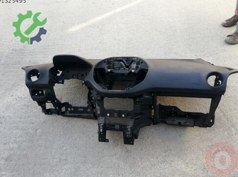Ford Tourneo Courier Göğüs çıkma parça