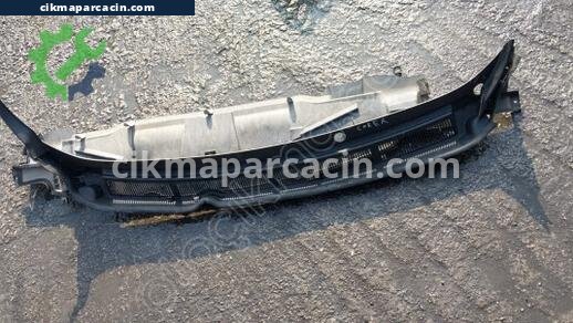 Ford Tourneo Courier Ön Cam Izgarası çıkma parça