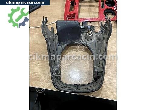 Ford Tourneo Courier Gösterge Çerçevesi çıkma parça