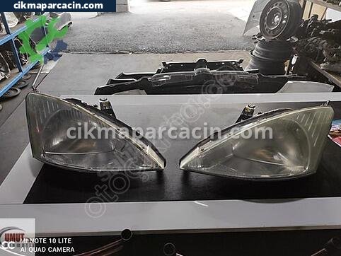 Ford Focus Sağ Ön Far çıkma parça