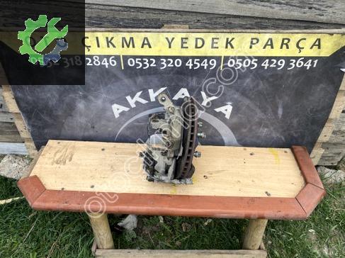 Opel Combo Sağ Taşıyıcı GM13154318 çıkma parça