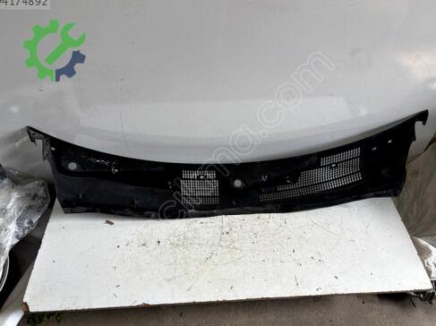 Jeep Grand Cherokee Ön Cam Izgarası çıkma parça