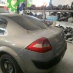GRİ MEGANE 2 ARKA CAM HATASIZ ORJİNAL ÇIKMA