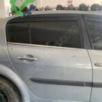 GRİ MEGANE 2 SAĞ ARKA KAPI KELEBEK CAMI HATASIZ ORJİNAL ÇIKMA
