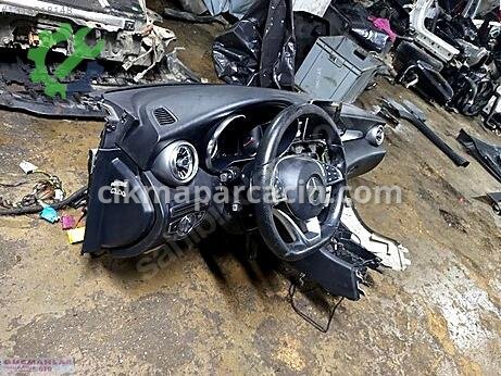 Mercedes-Benz Torpido çıkma parça