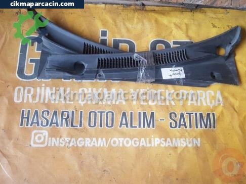 Hyundai Accent Ön Cam Izgarası çıkma parça