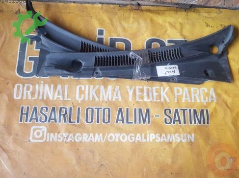 Hyundai Accent Ön Cam Izgarası çıkma parça