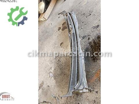 Hyundai Accent Ön Cam Izgarası çıkma parça