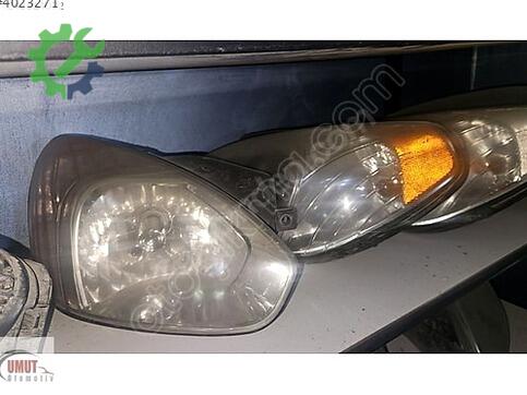 Hyundai Accent Sağ Ön Far çıkma parça