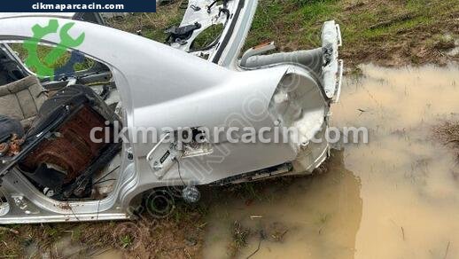 Hyundai Accent Sol Arka Çamurluk çıkma parça