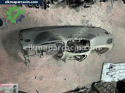 Hyundai Accent Torpido çıkma parça