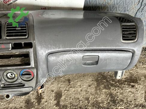 Hyundai Accent Göğüs çıkma parça