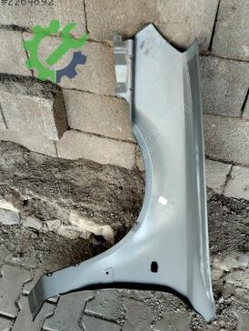 Hyundai Accent Sağ Ön Çamurluk çıkma parça