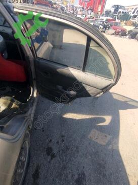 Hyundai Accent Sağ Ön Kapı çıkma parça