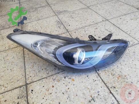 Hyundai Elantra Sağ Ön Far çıkma parça