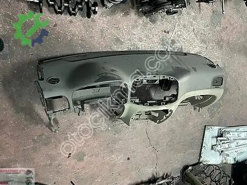 Hyundai Accent Torpido çıkma parça