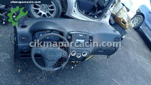 Hyundai Accent Torpido çıkma parça