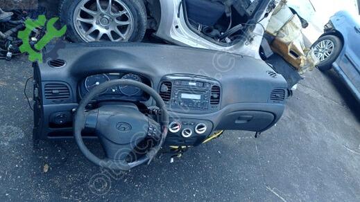 Hyundai Accent Torpido çıkma parça