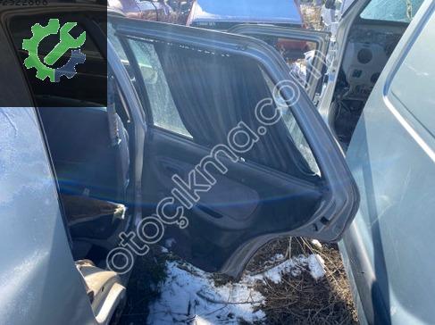 Hyundai Excel Sağ Arka Kapı çıkma parça