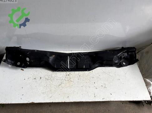 Hyundai i20 Ön Cam Izgarası çıkma parça