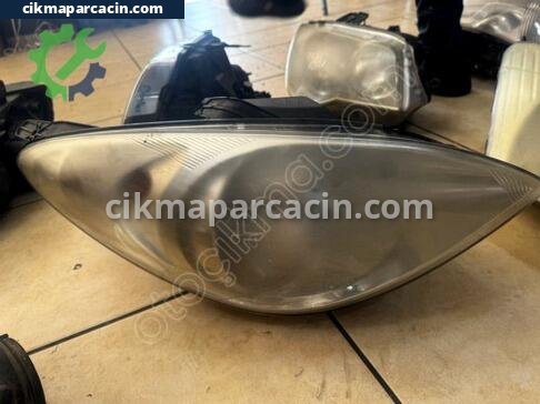 Hyundai i20 Sağ Ön Far çıkma parça