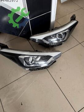 Hyundai i20 Sağ Ön Far çıkma parça