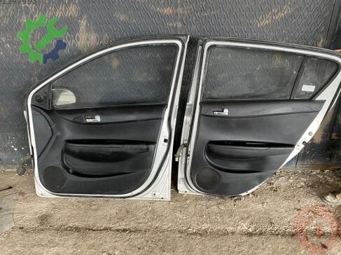 Hyundai i20 Sağ Arka Kapı çıkma parça
