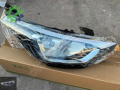 Hyundai i20 Sağ Ön Far çıkma parça