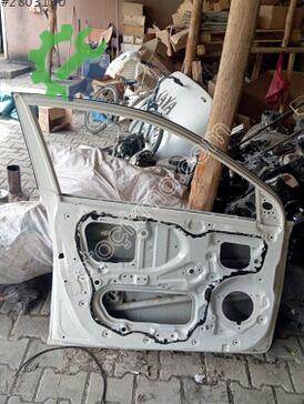 Hyundai i20 Sol Ön Kapı çıkma parça