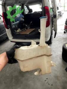 HYUNDAİ İ20 SU BİDONU ORJİNAL ÇIKMA