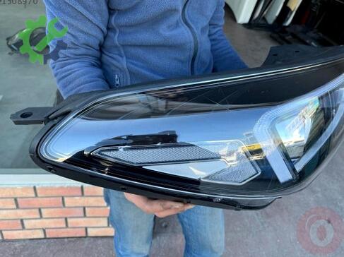 Hyundai Tucson Sağ Ön Far çıkma parça